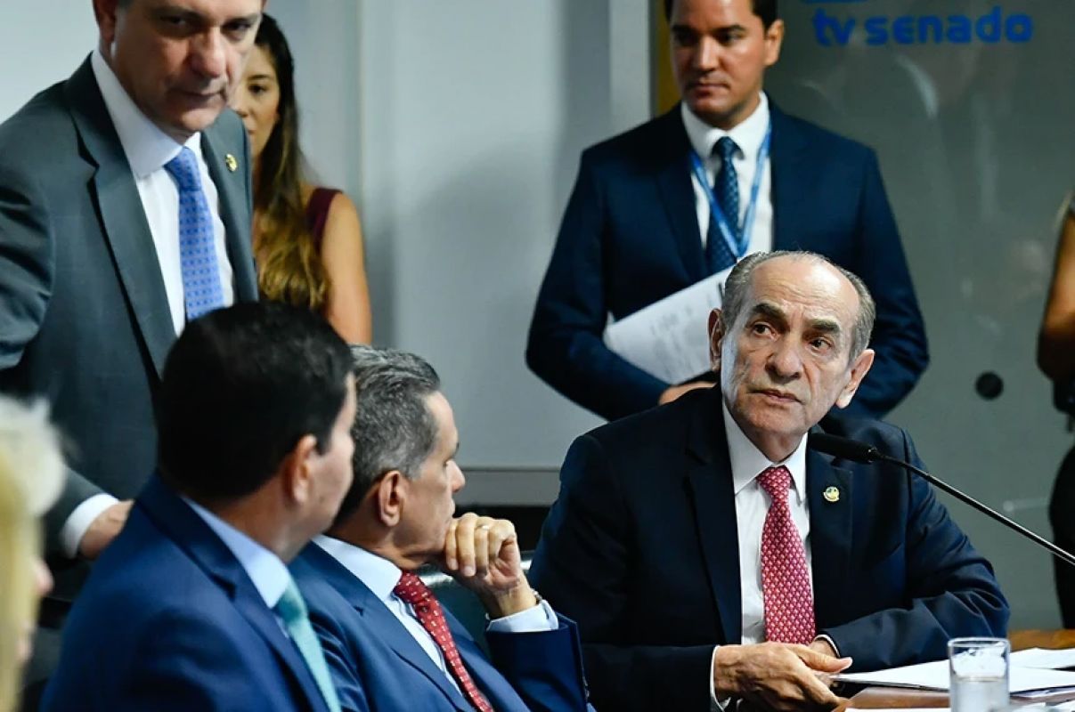 CCJ do Senado aprova PEC que acaba com reeleição e estabelece mandatos de cinco anos