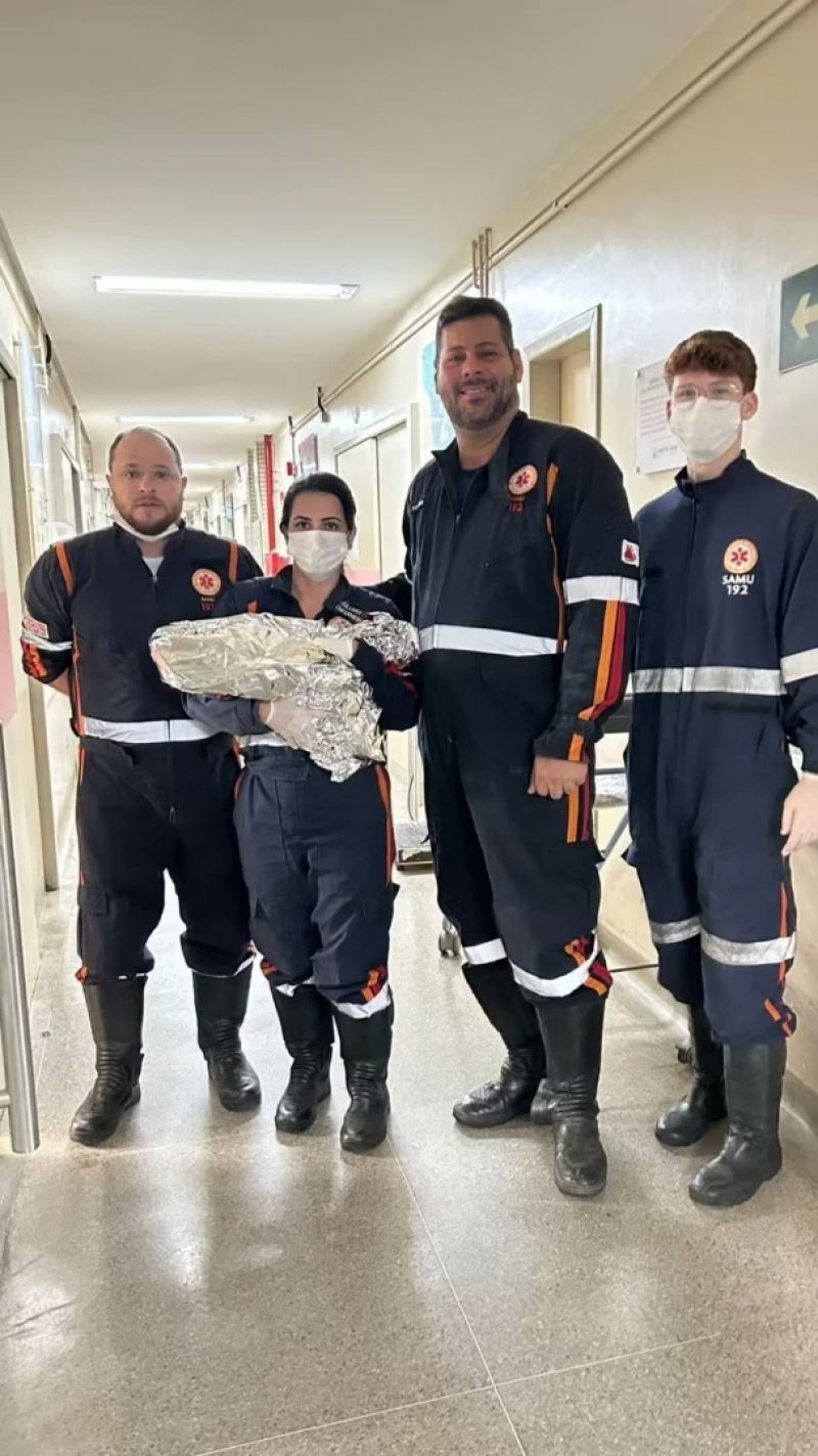Bebê salvo após parada cardiorrespiratória durante parto em casa