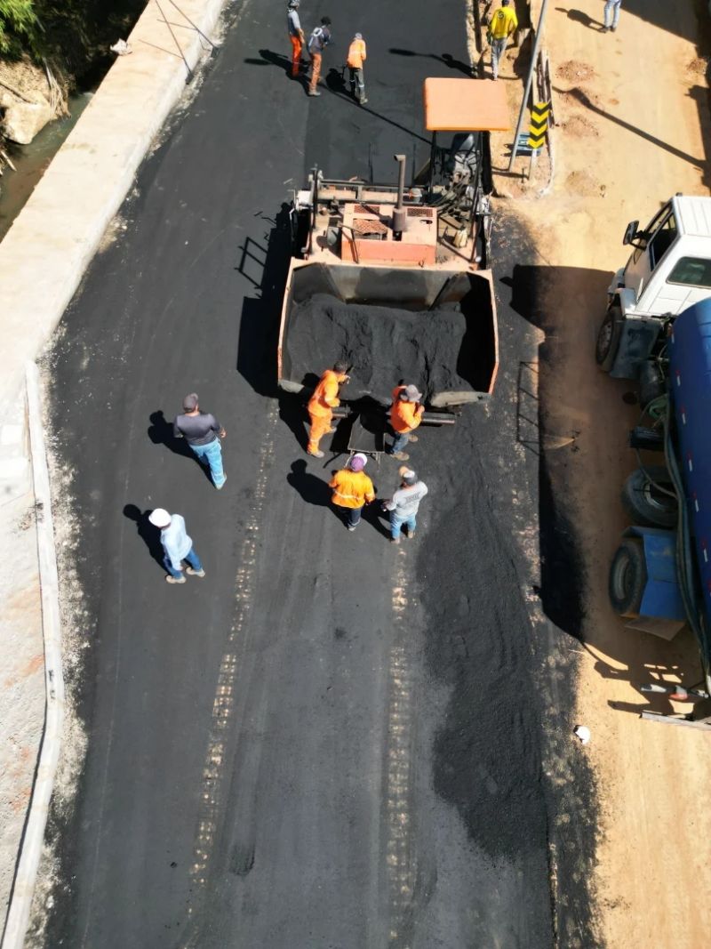 Obra na Avenida Maanaim, em Ipatinga, entra na fase final com novo asfalto