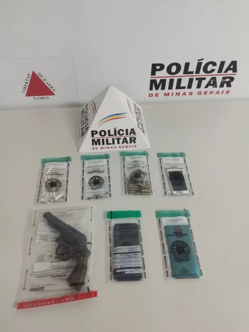 Polícia prende dupla armada e apreende drogas em distrito de Governador Valadares