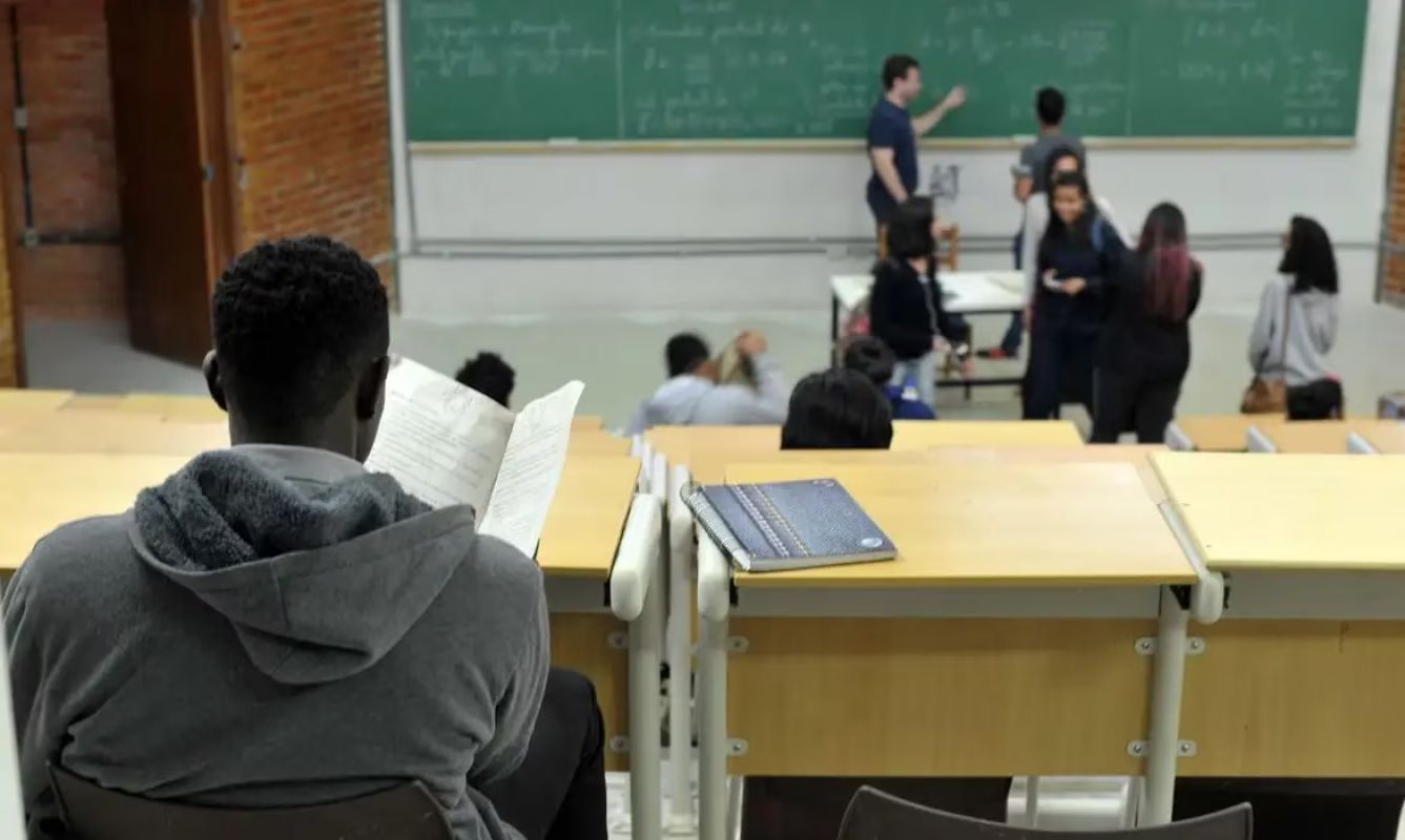 Nove em cada dez educadores relatam censura e perseguição em todo o país, aponta pesquisa