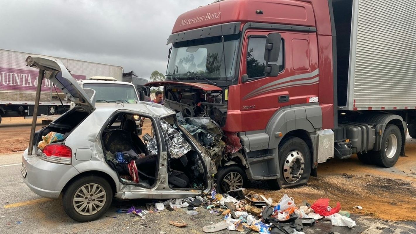 Motorista de caminhão é indiciado por acidente que matou seis pessoas da mesma família na BR-251, em Salinas