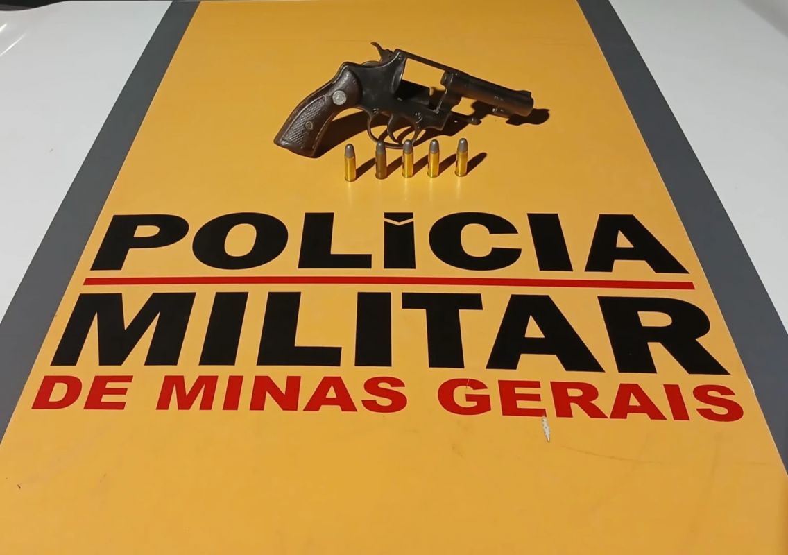 Motorista é preso com revólver em operação da PMRv em Barão de Cocais