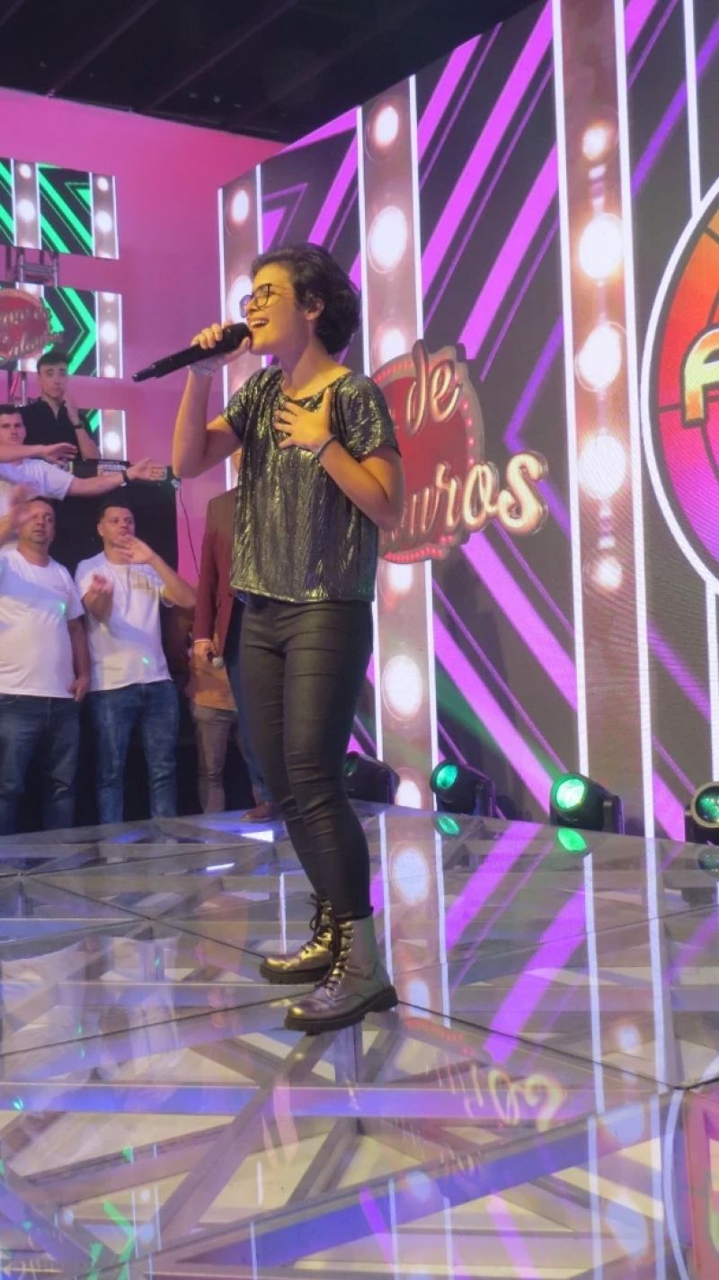 Cantora do Vale do Aço disputa vaga na final de reality musical no SBT