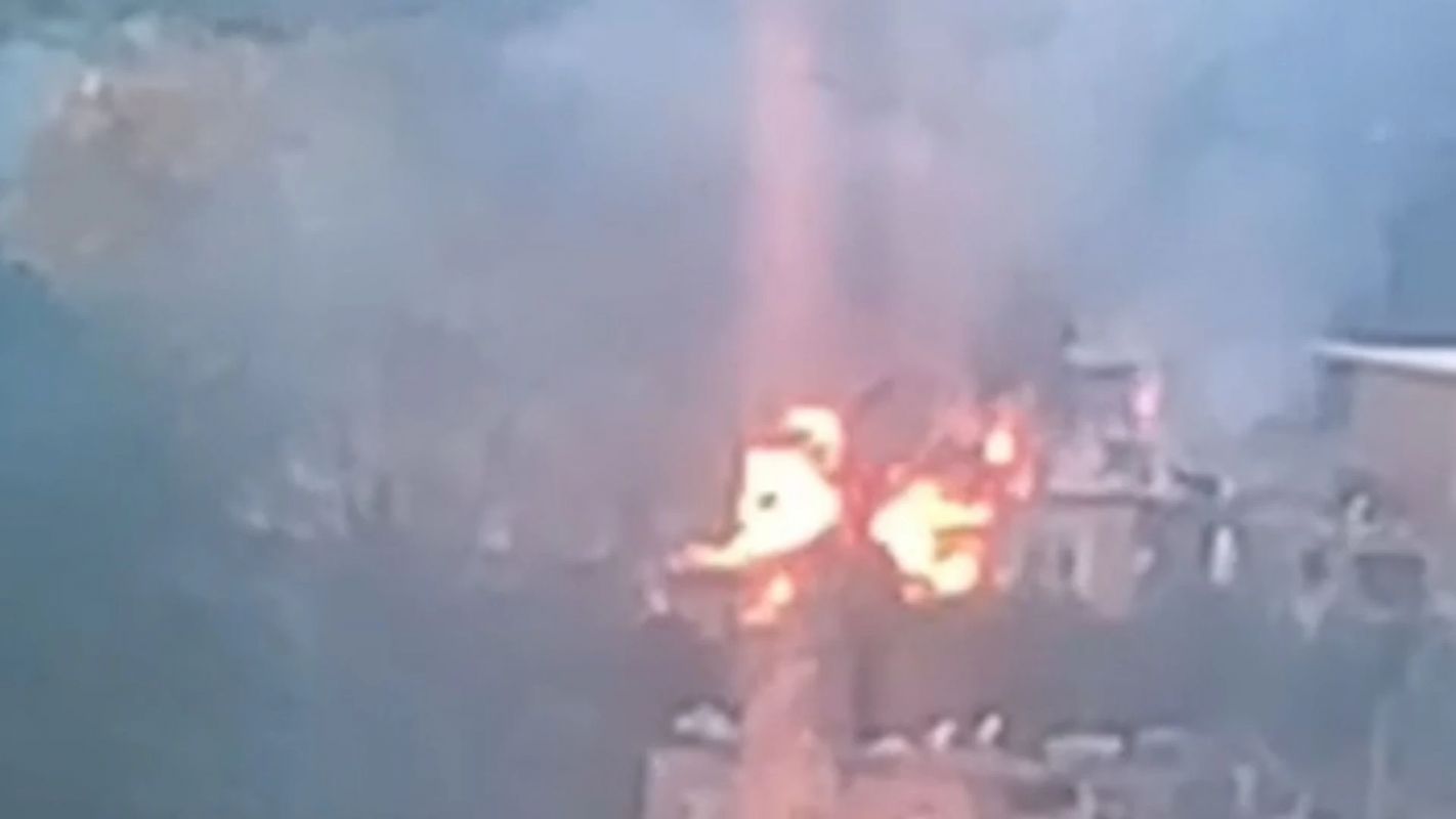 Vídeo: Fogo em matagal mobiliza bombeiros em Coronel Fabriciano