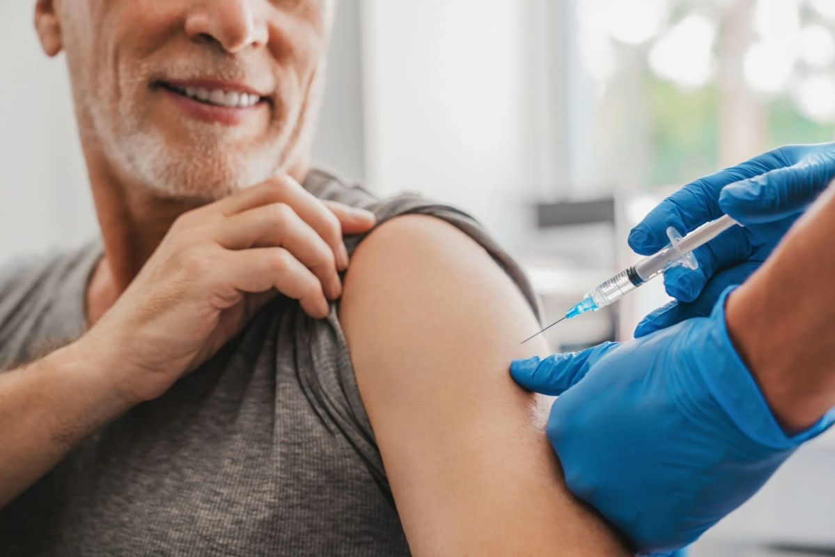 Testosterona vira tendência entre homens, mas médicos alertam para riscos e exigência de exames