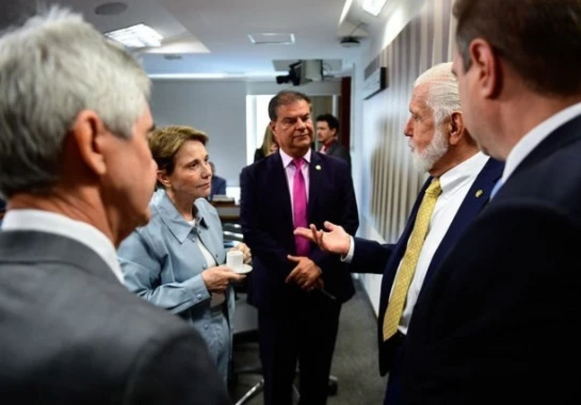 Senadores iniciam ofensiva nos EUA para tentar barrar tarifaço de Trump