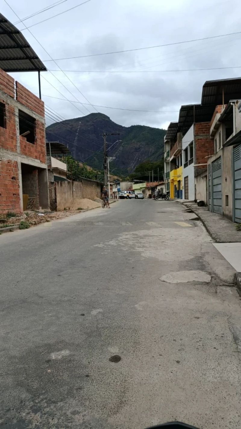 Vídeo: homem é baleado em avenida movimentada de Fabriciano