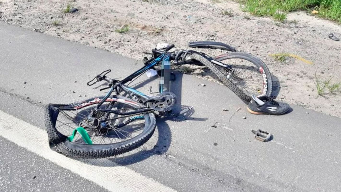 Ciclista morre ao colidir com placa irregular e família será indenizada