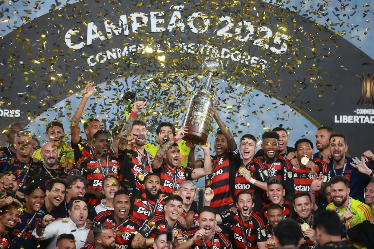 Tetra da Libertadores rende ao Flamengo R$ 187,8 milhões e clube mira faturamento acima de R$ 2 bilhões em 2025