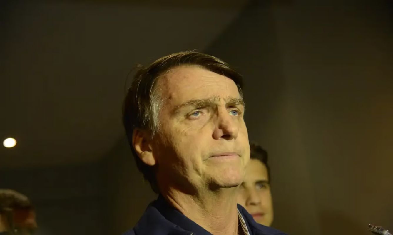 Por medo de envenenamento, Bolsonaro mantém ritual rígido para receber comida na PF