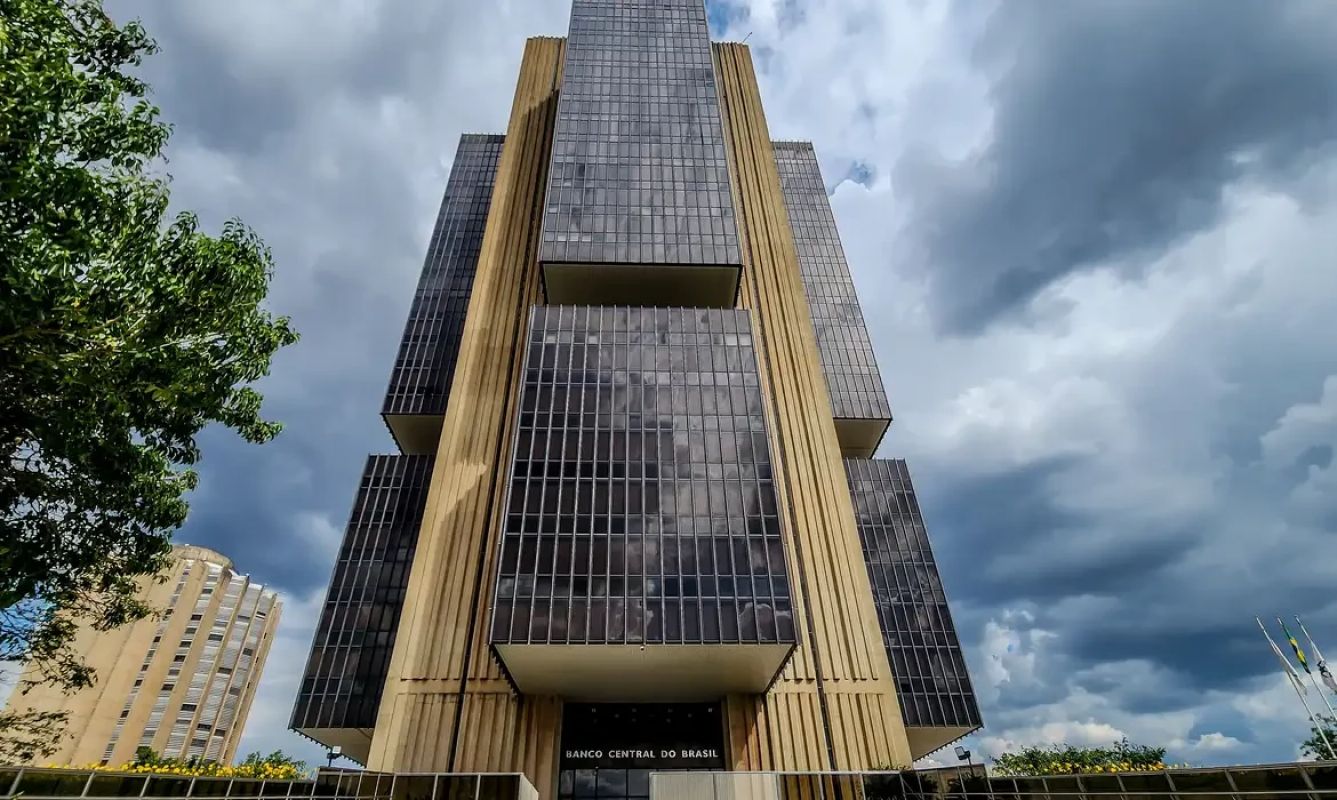  Ataque hacker desvia milhões de contas bancárias institucionais