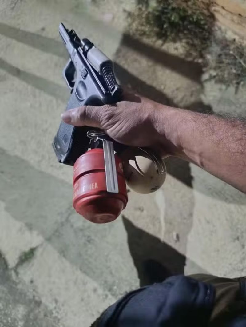 Preso com granadas e réplica de arma, homem diz à PM que queria 'se mostrar e aparecer' em Governador Valadares