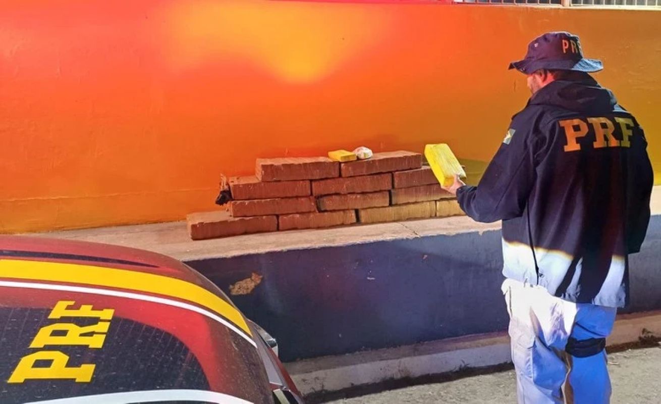 PRF apreende 170 kg de drogas em Abre Campo