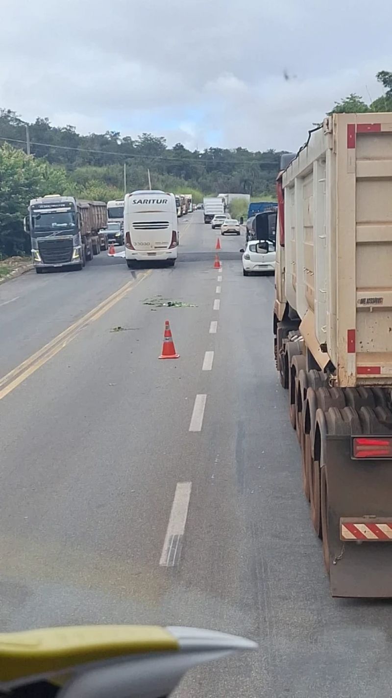 motociclista morre após colisão frontal com ônibus na BR-381, em Ravena