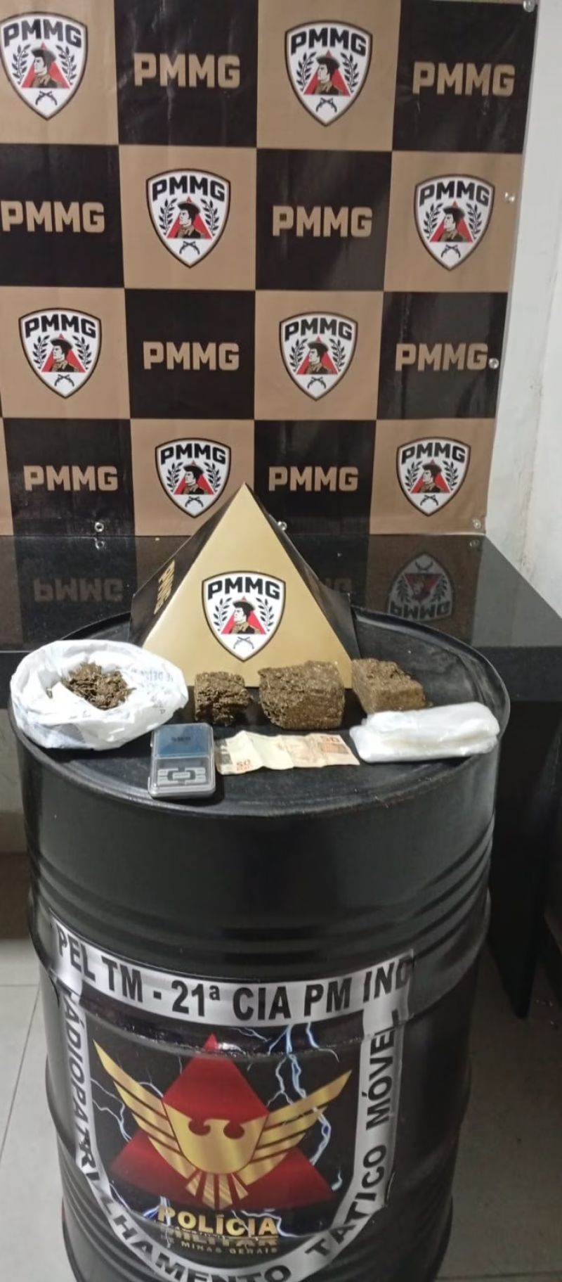 Jovem de 20 anos é detido com grande quantidade de maconha em Ponte Nova