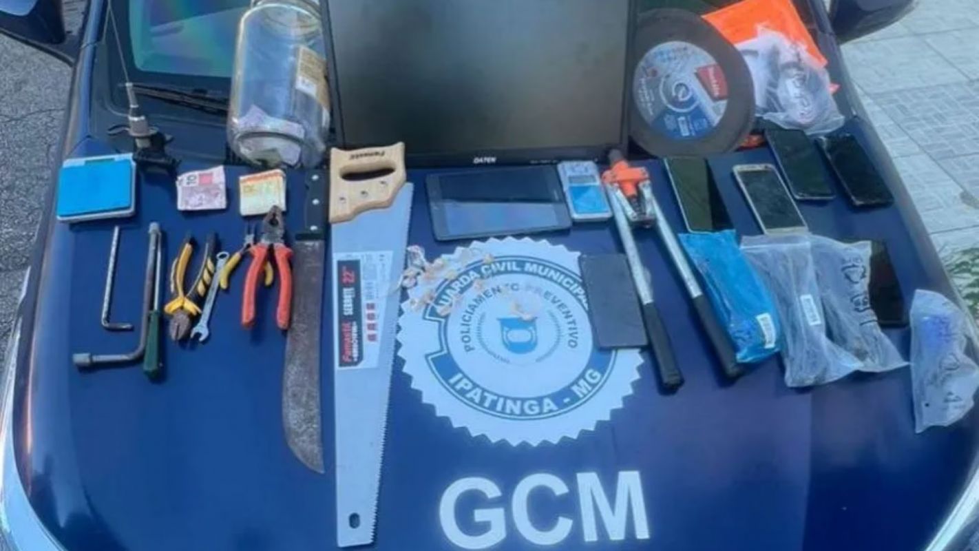 Dupla é detida com drogas, dinheiro e balança de precisão na ponte metálica de Ipatinga