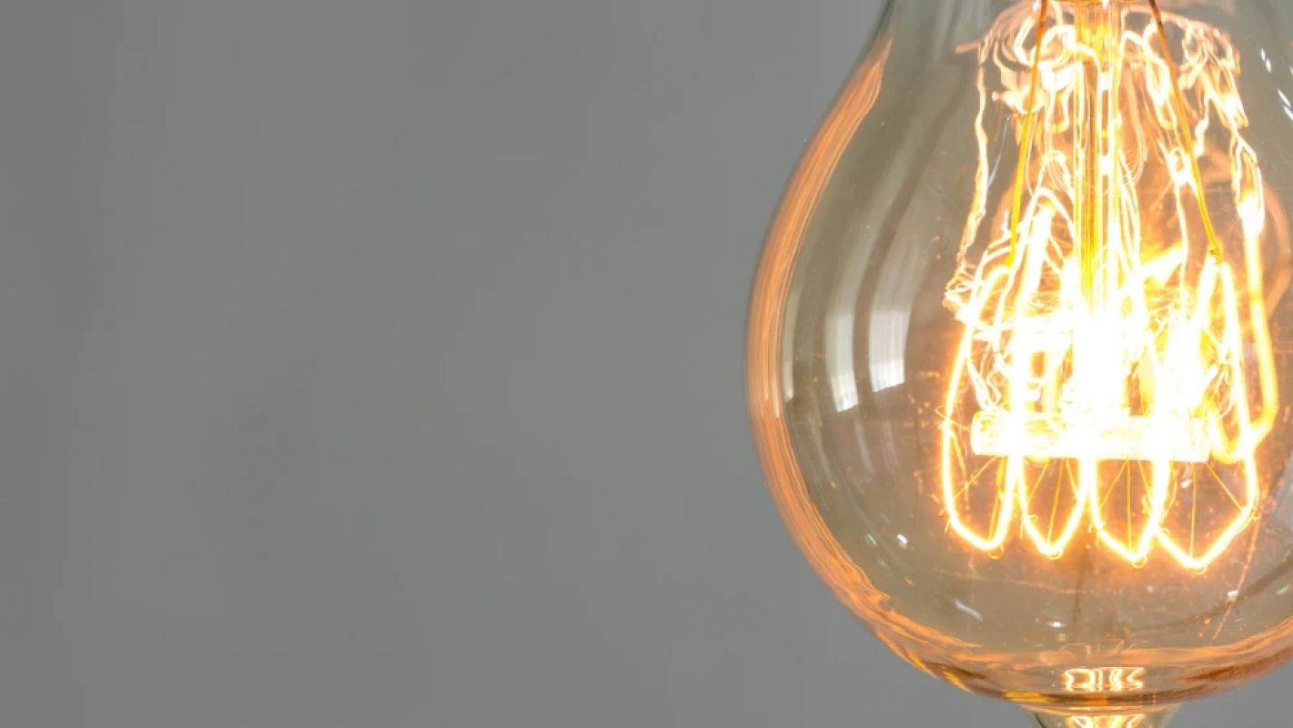 Conta de luz sobe e gás natural tem queda no preço a partir de agosto