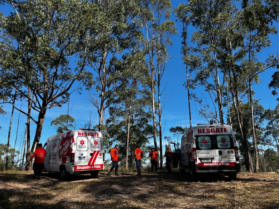 Homem se machuca após queda de 6 metros na Serra do Seara em João Monlevade