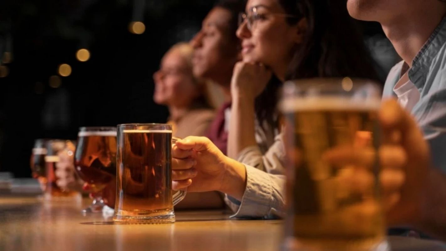 Consumo de álcool cai no Brasil, mas uso precoce e pesado preocupa