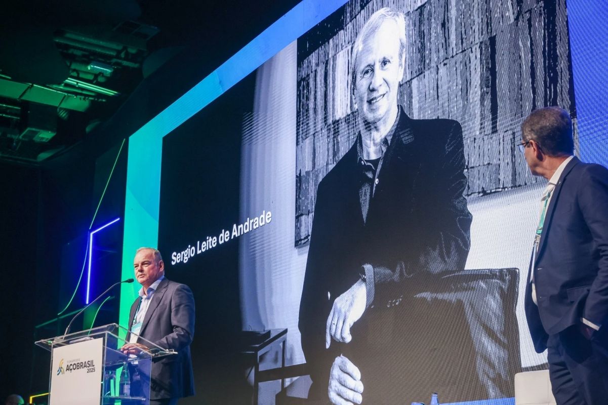 Sérgio Leite é homenageado na abertura do Congresso Aço Brasil
