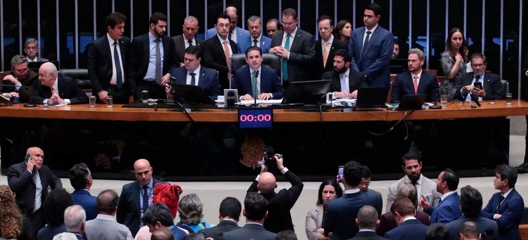  Senado aprova folga a cada 3 dias e aumento para servidores do Congresso