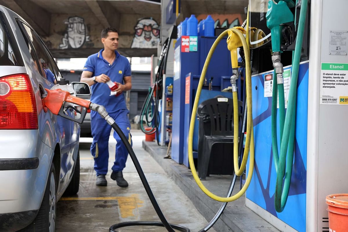 Governo fixa subvenção de R$ 0,44 por litro para gasolina; medida pode custar R$ 2,4 bilhões