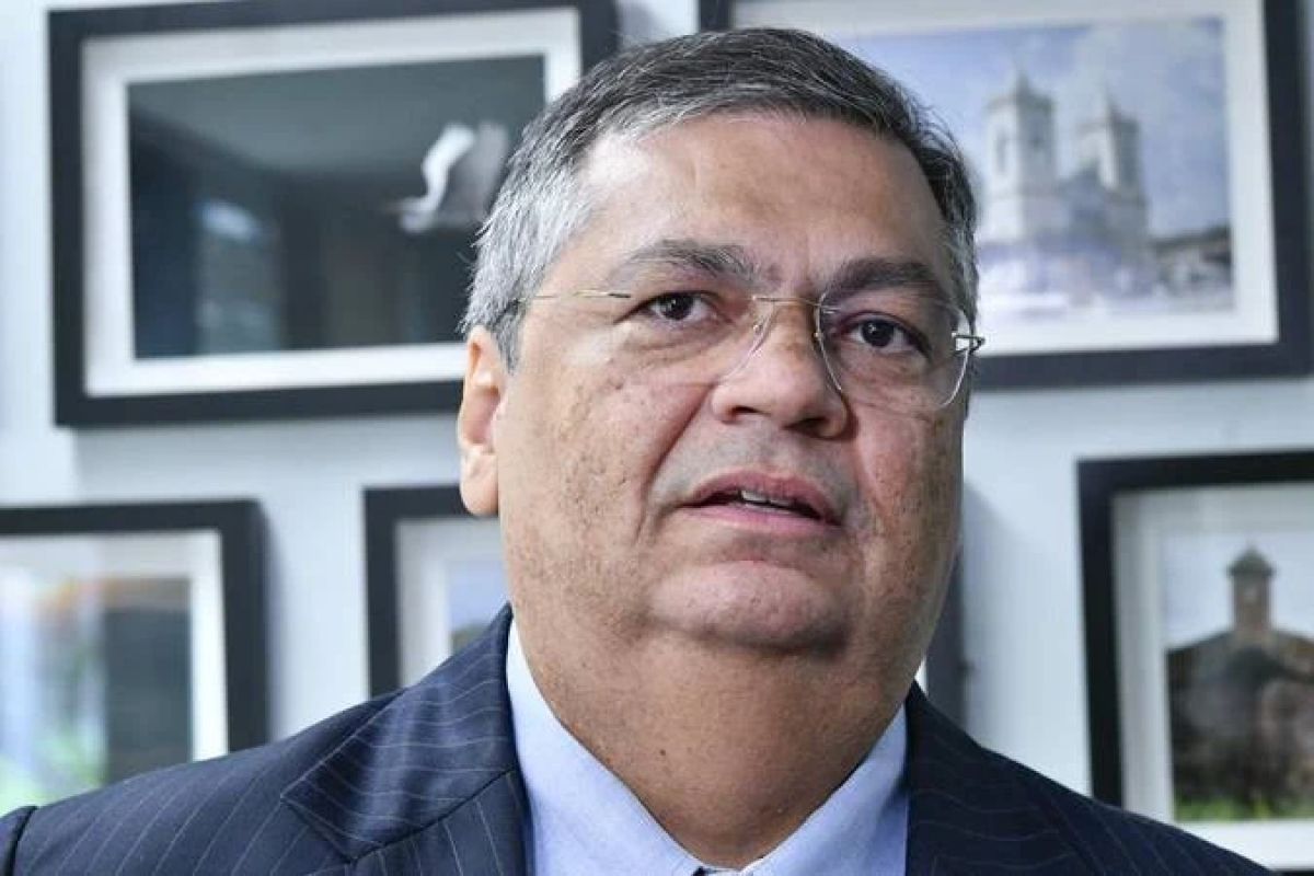 Declarações de ministro Dino provocam abala no setor financeiro e intensificam temores de sanções internacionais.