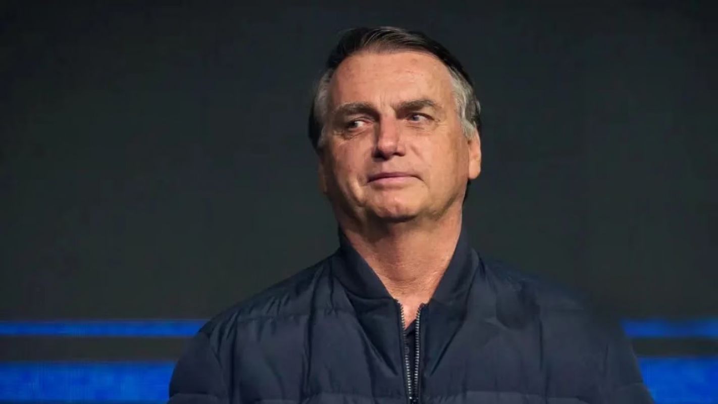 Bolsonaro recorre ao STF para tentar reverter condenação de 27 anos