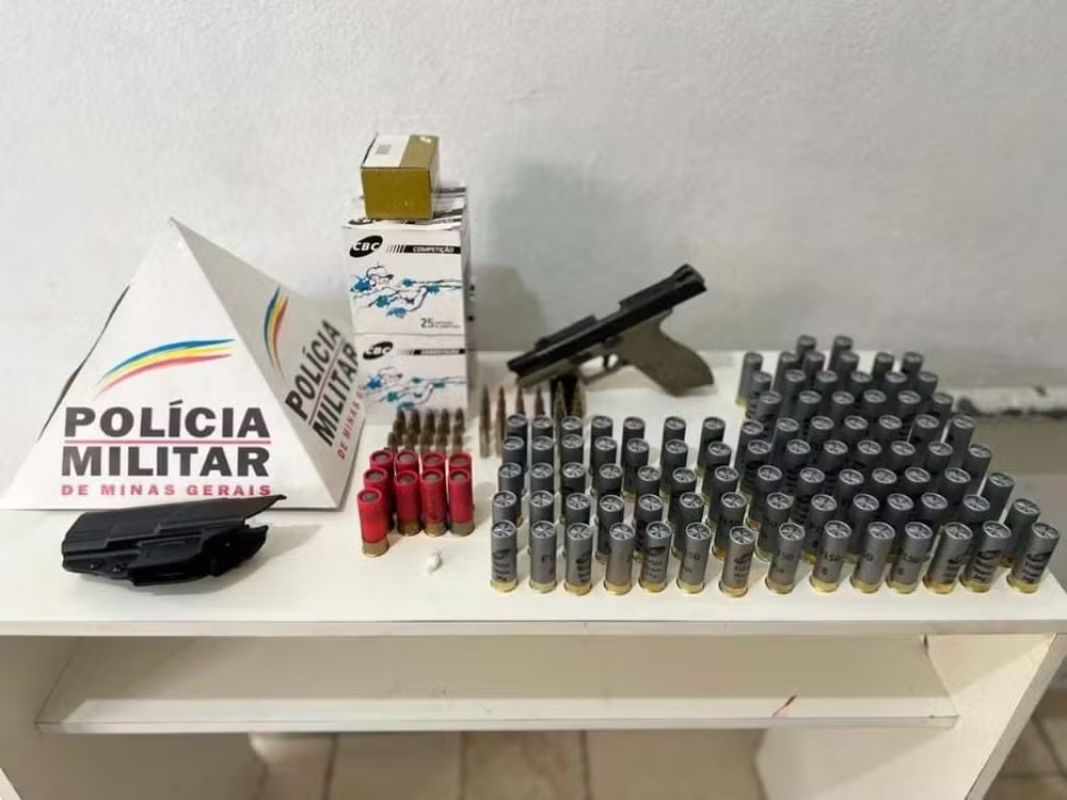  Homem é preso com armas, munições e cocaína em restaurante de Ipatinga