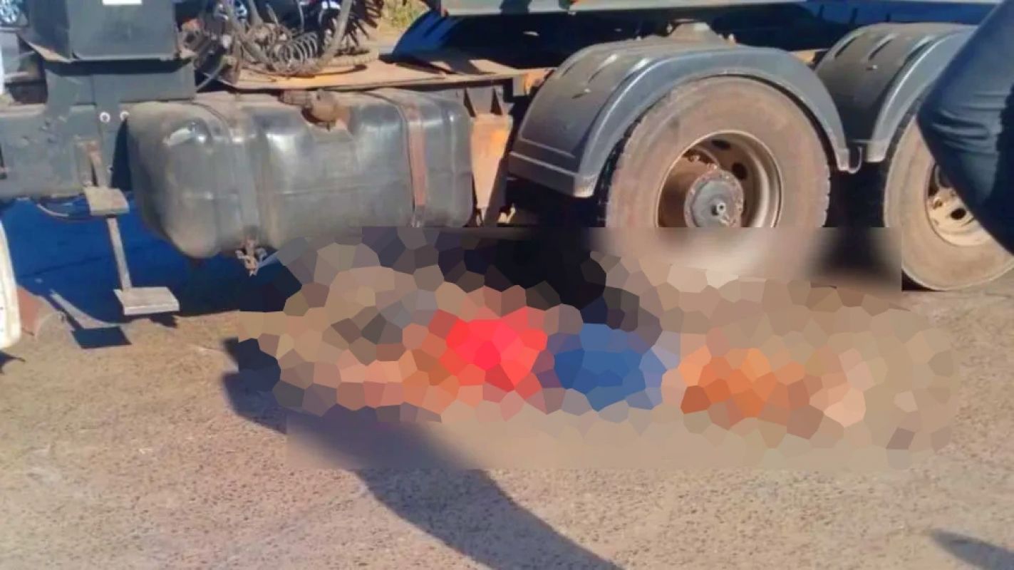 Motociclista de 18 anos sem habilitação bate em carreta e morre em Timóteo