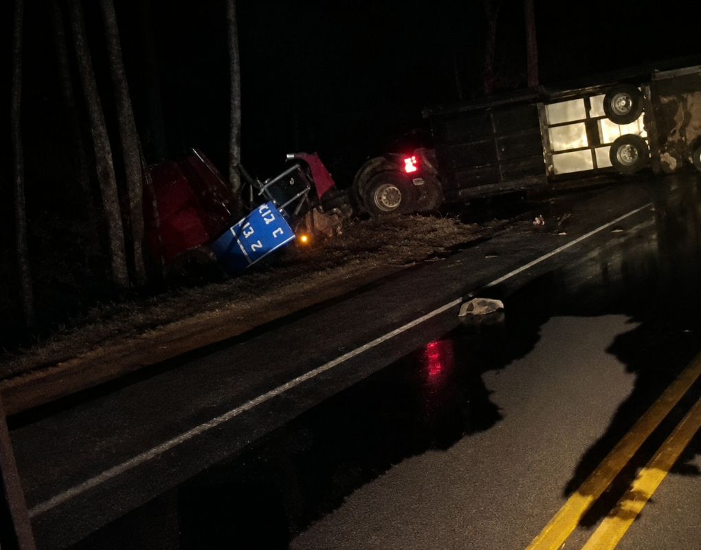 Dois tombamentos de carretas na BR-381 provocam lentidão entre João Monlevade e São Gonçalo