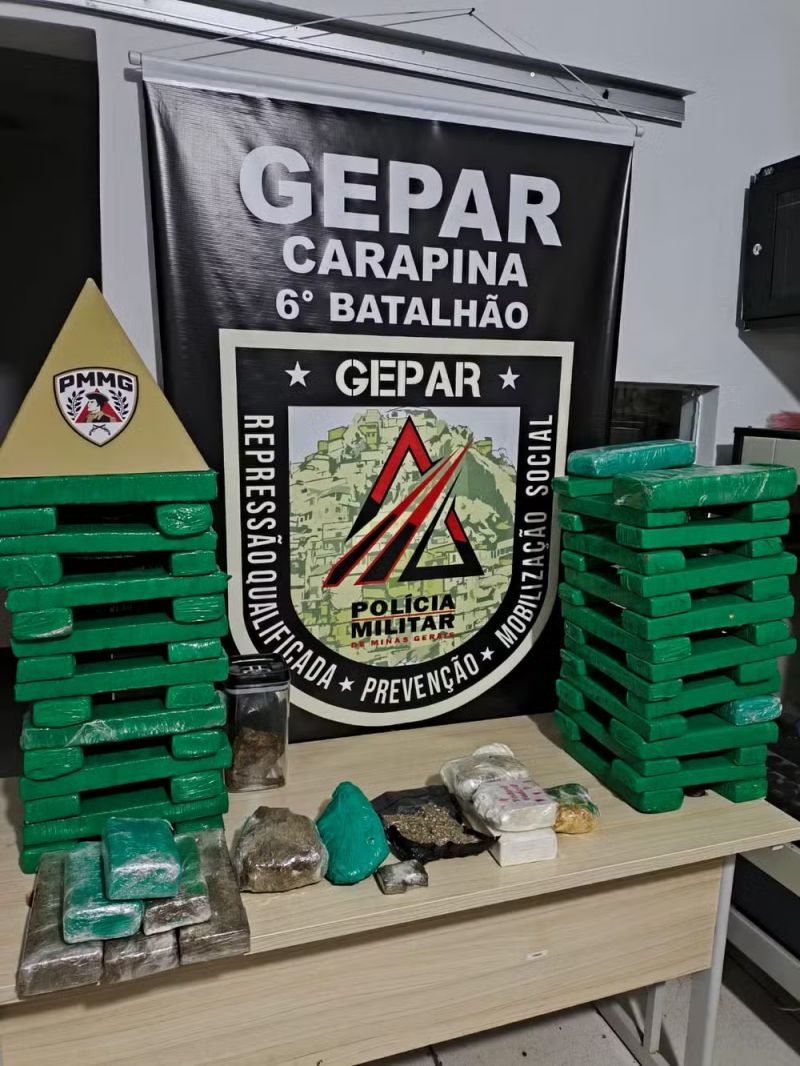 Jovem é presa com mais de 70 barras de maconha e cocaína escondidas em geladeira em Governador Valadares