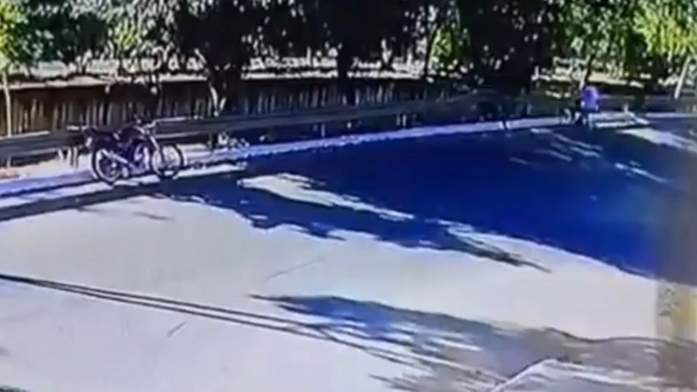 Jovem morre ao cair em canal de córrego após acidente de bicicleta em Governador Valadares