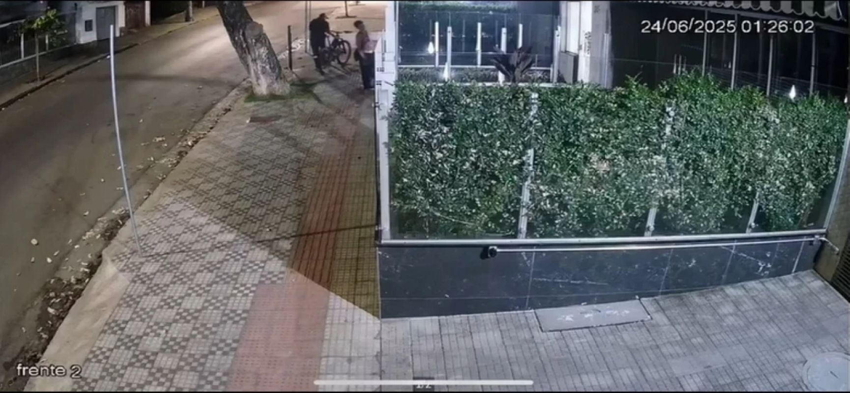 Casal invade prédio e furta bicicleta de R$ 50 mil em Minas Gerais