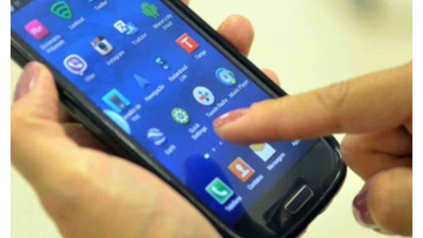 Celular concentra 78% das transações bancárias no Brasil em 2025, aponta Febraban