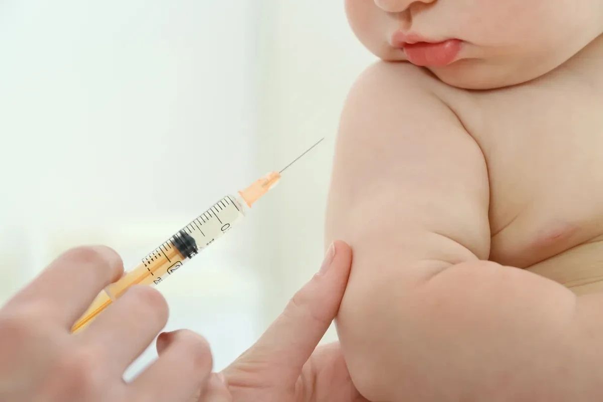 Ipatinga inicia aplicação de nova vacina contra meningite para crianças nas UBSs