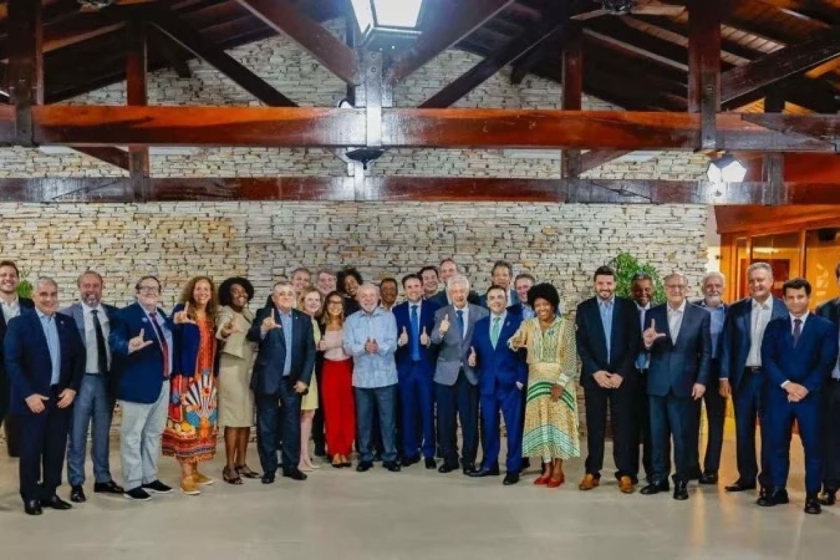 Lula e Hugo Motta trocam afagos após jantar e sinalizam reaproximação com a Câmara