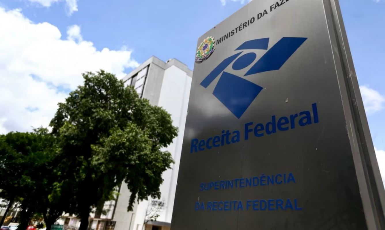  Arrecadação federal bate recorde em outubro e soma R$ 2,4 trilhões no ano