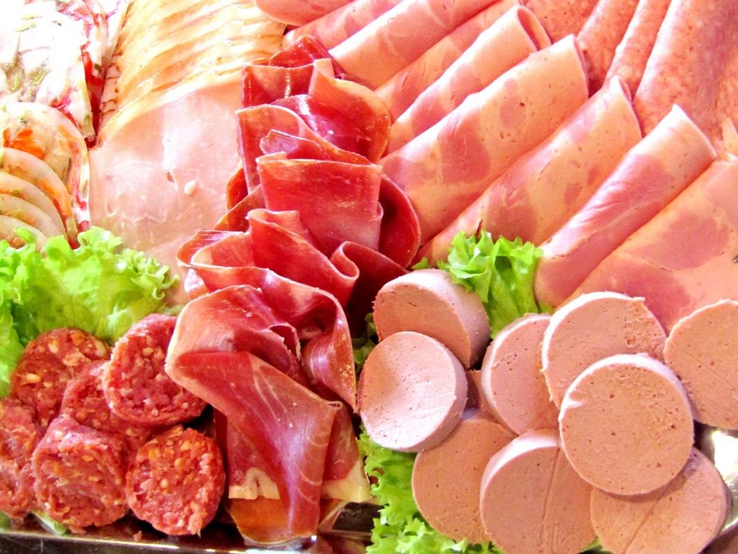 OMS classifica presunto e carnes processadas como cancerígenos e inclui alimentos no Grupo 1