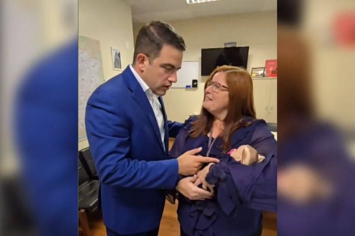 Deputado quer proibir atendimento a bonecas reborn em serviços públicos de MG