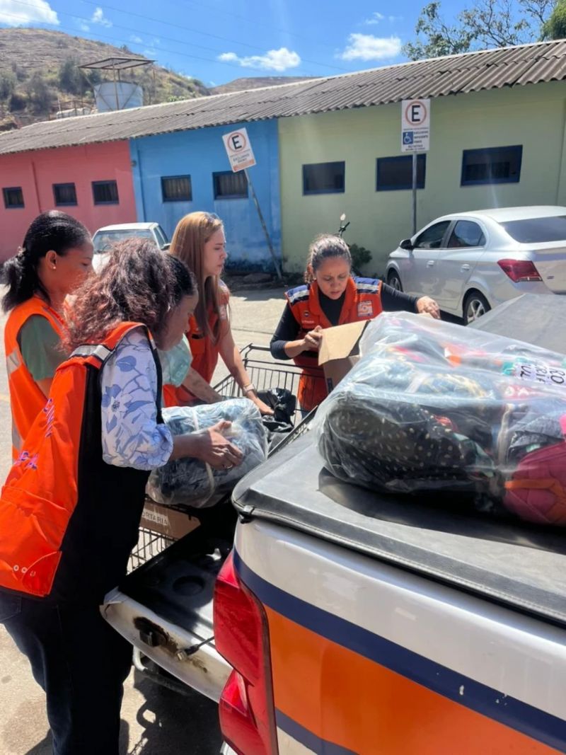 Defesa Civil de Ipatinga entrega doações da Campanha do Agasalho