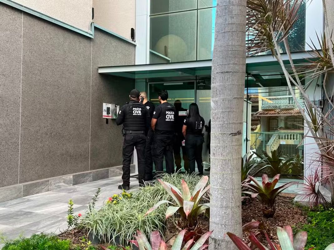 Polícia Civil cumpre mandados em imóveis ligados ao prefeito Coronel Sandro em Governador Valadares