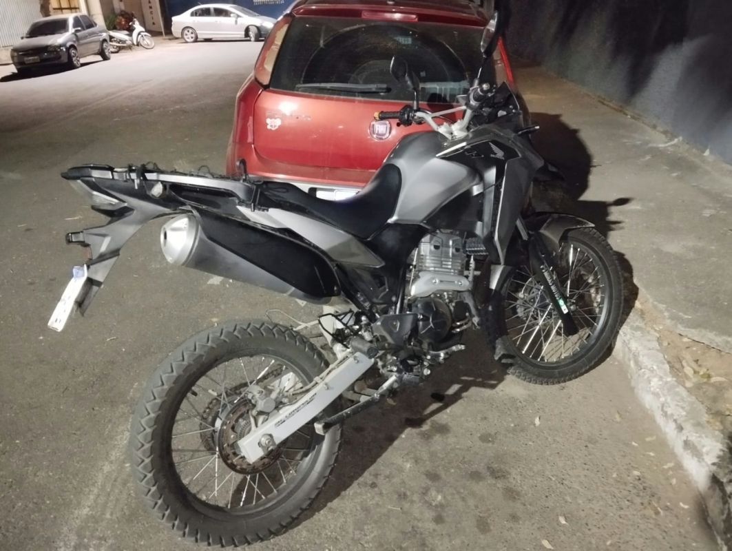 PM recupera moto furtada e apreende dois adolescentes em Caratinga