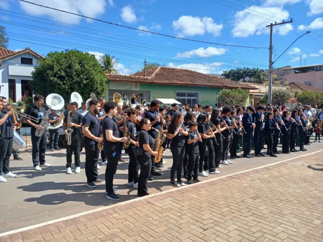 Banda TOM de Ipatinga se apresenta em encontro em Santo Antônio do Grama
