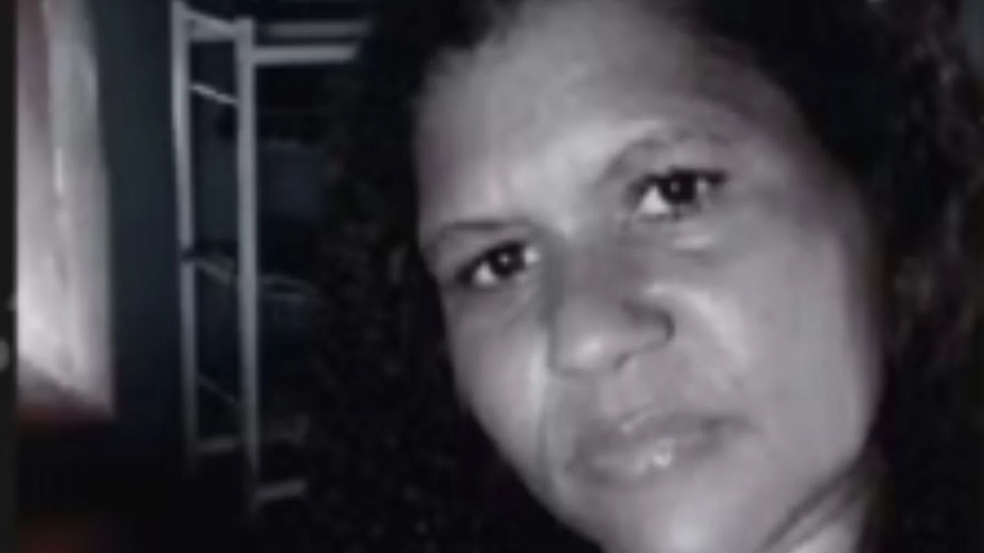 Mulher é morta com tiro na cabeça ao sair para ajudar homem em MG