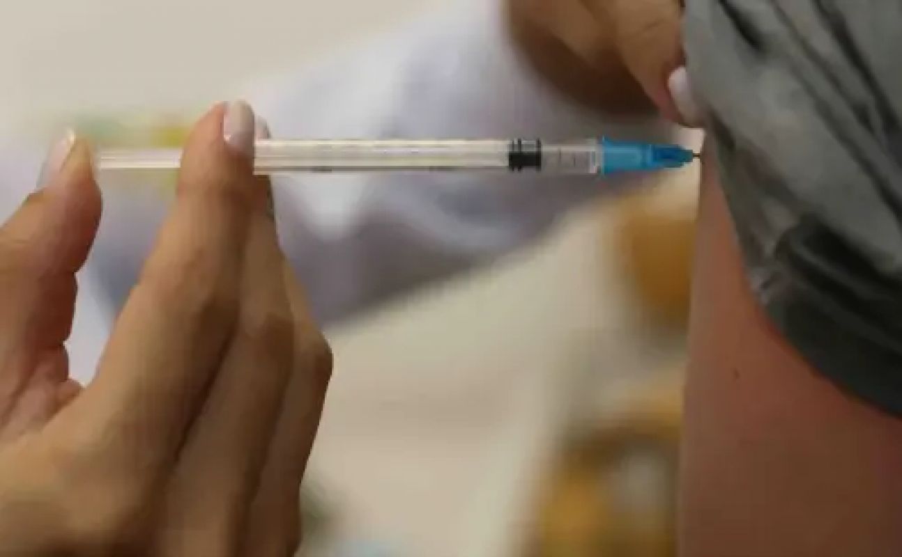 Apenas 21% do público-alvo toma vacina contra gripe em MG e número de mortes ultrapassa 400