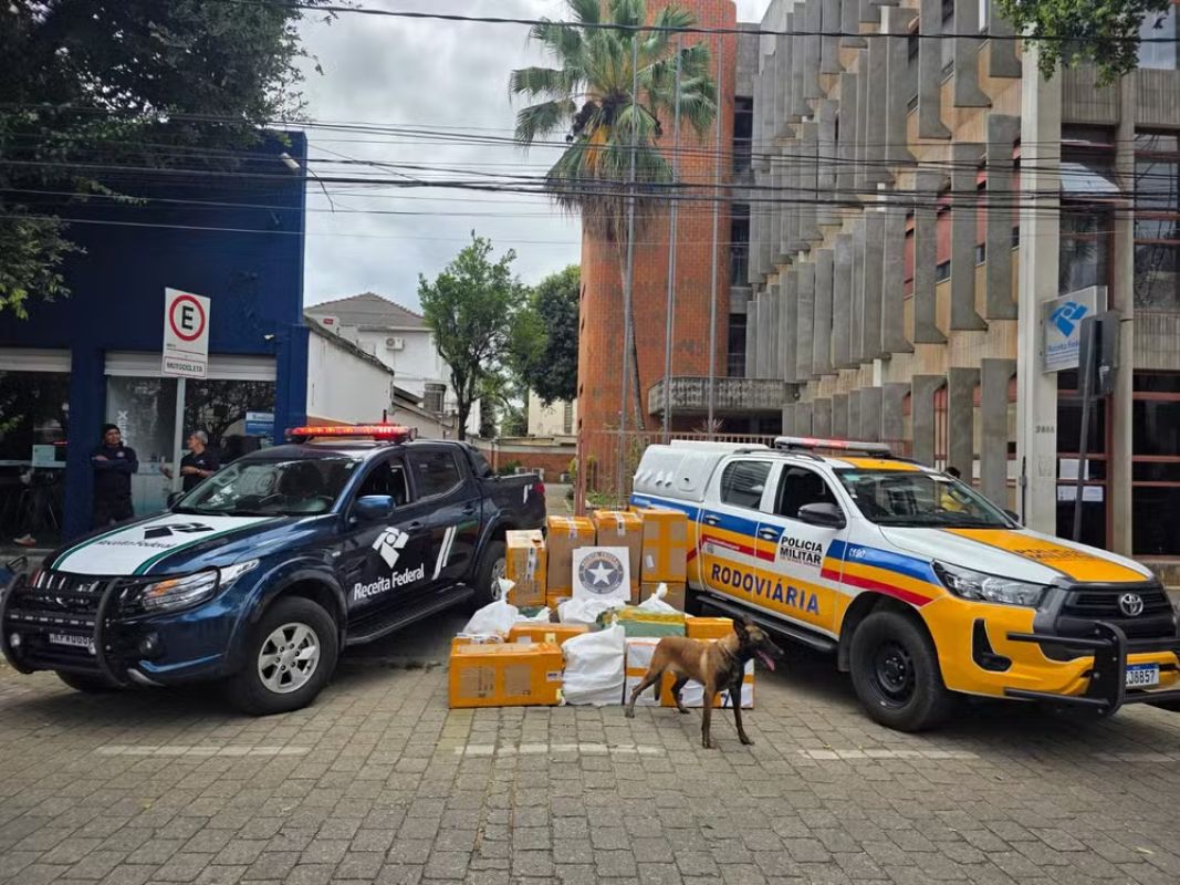  Carga de eletrônicos sem nota fiscal é apreendida em ônibus durante operação em Governador Valadares