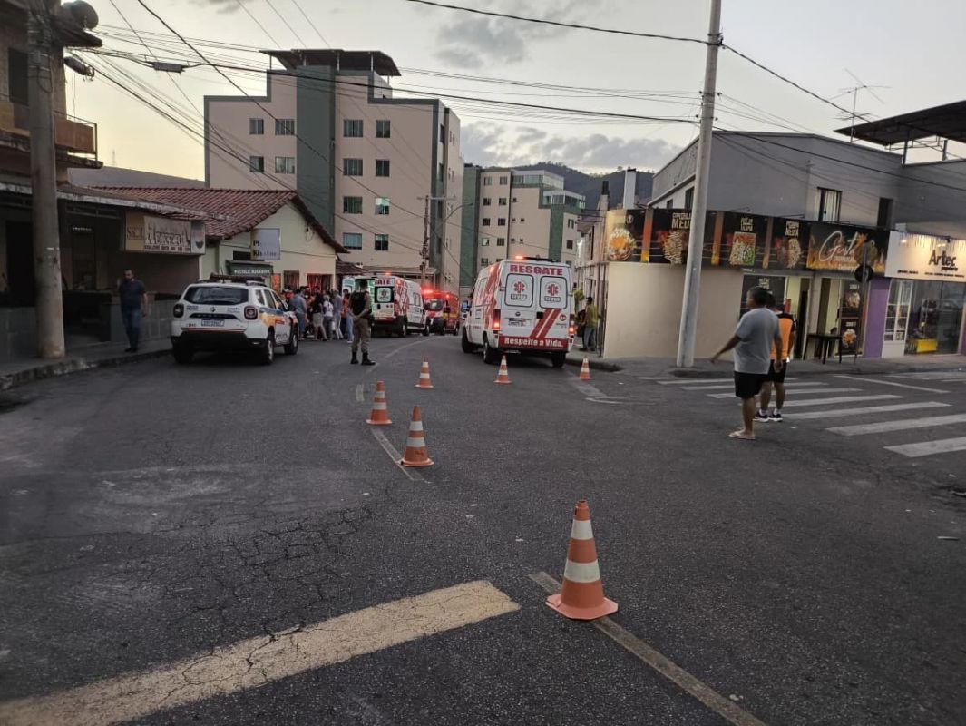 Motorista sofre convulsão e bate carro em muro de casa em João Monlevade