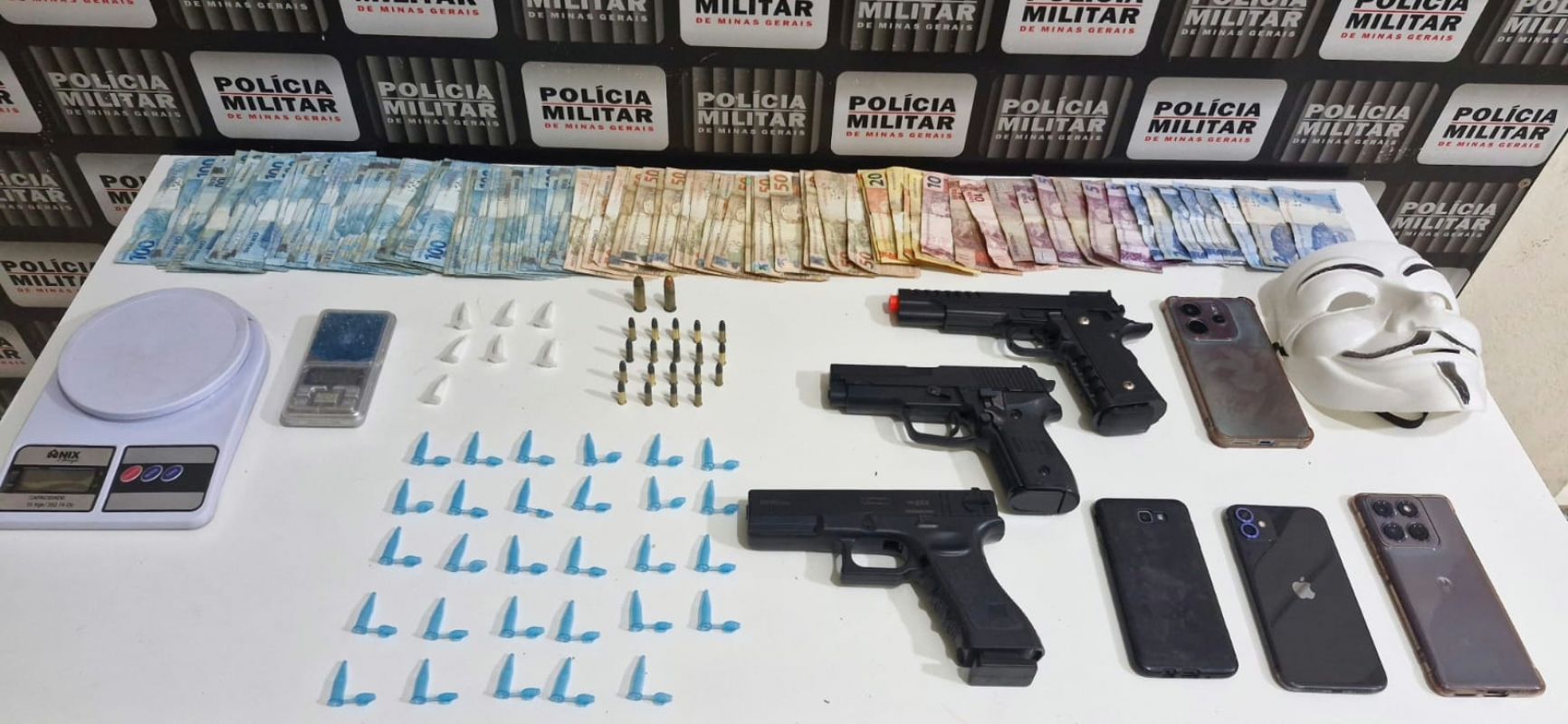 Mulher é presa por tráfico de drogas durante mandado de busca em Piedade de Caratinga